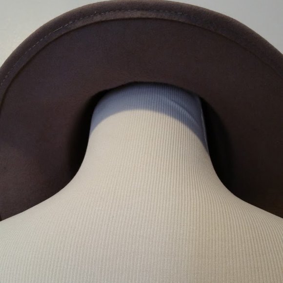 Vintage Taupe Hat. The Field Company - Picture 4 of 4